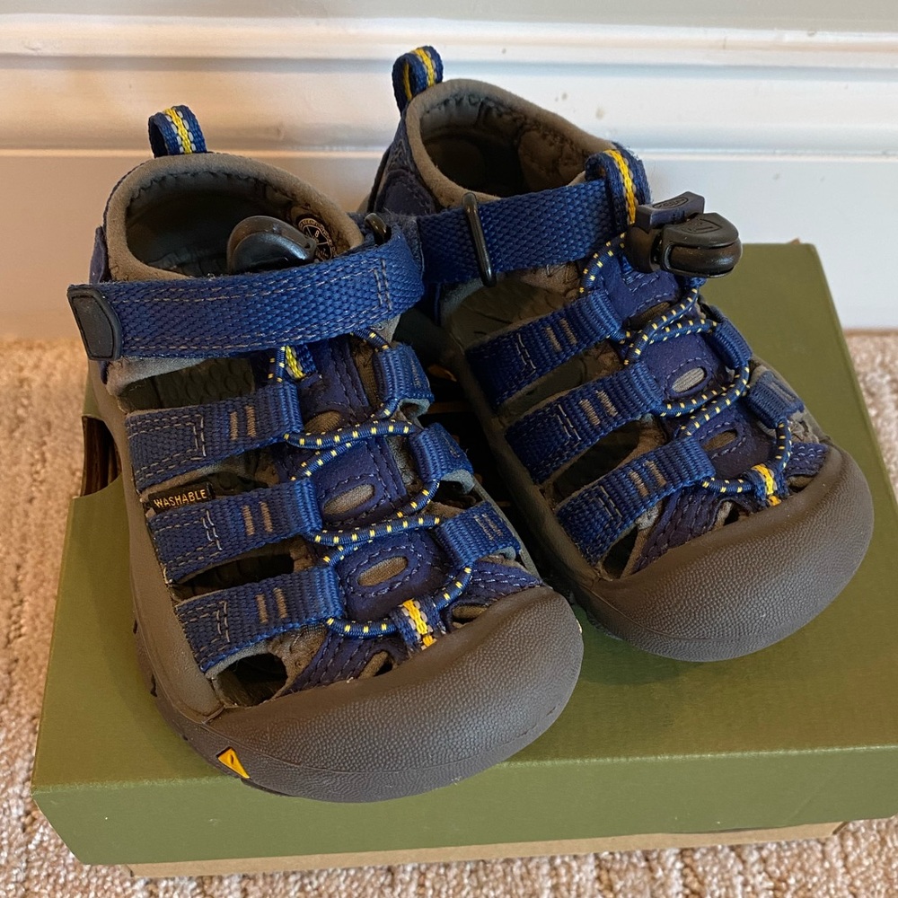 Keen Stingray Kids’ Hiking/Water Shoes Size 9